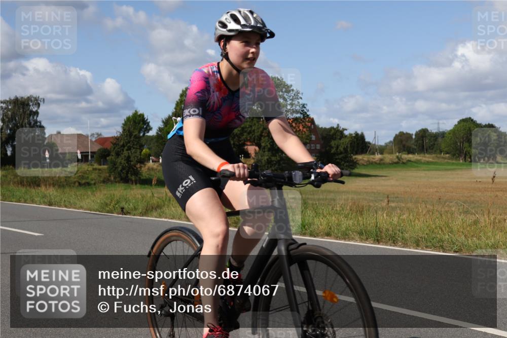 25.08.2024 - Elbe Triathlon Hamburg Fuchs,  Jonas http://msf.ph/oto/6874067 25.08.2024 11:25:54 Radfahren 1616, 1634, 1651 meine-sportfotos.de