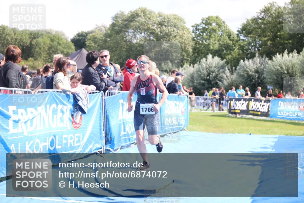 25.08.2024 - Elbe Triathlon Hamburg H.Heesch http://msf.ph/oto/6874072 25.08.2024 12:01:03 Ziel 382, 1706 meine-sportfotos.de