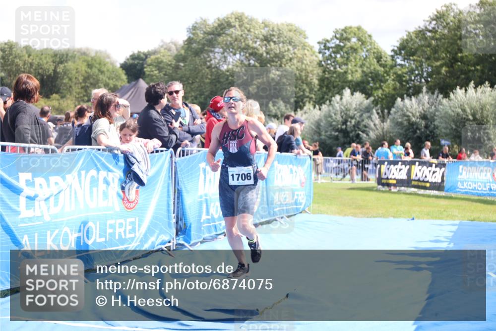 25.08.2024 - Elbe Triathlon Hamburg H.Heesch http://msf.ph/oto/6874075 25.08.2024 12:01:03 Ziel 382, 1706 meine-sportfotos.de