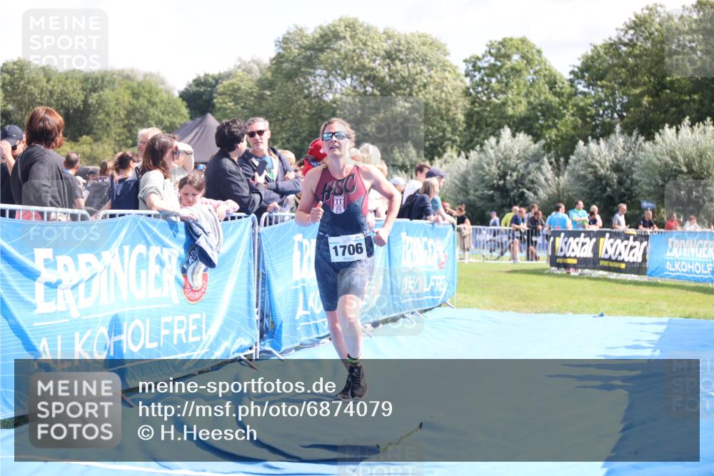25.08.2024 - Elbe Triathlon Hamburg H.Heesch http://msf.ph/oto/6874079 25.08.2024 12:01:03 Ziel 382, 1706 meine-sportfotos.de