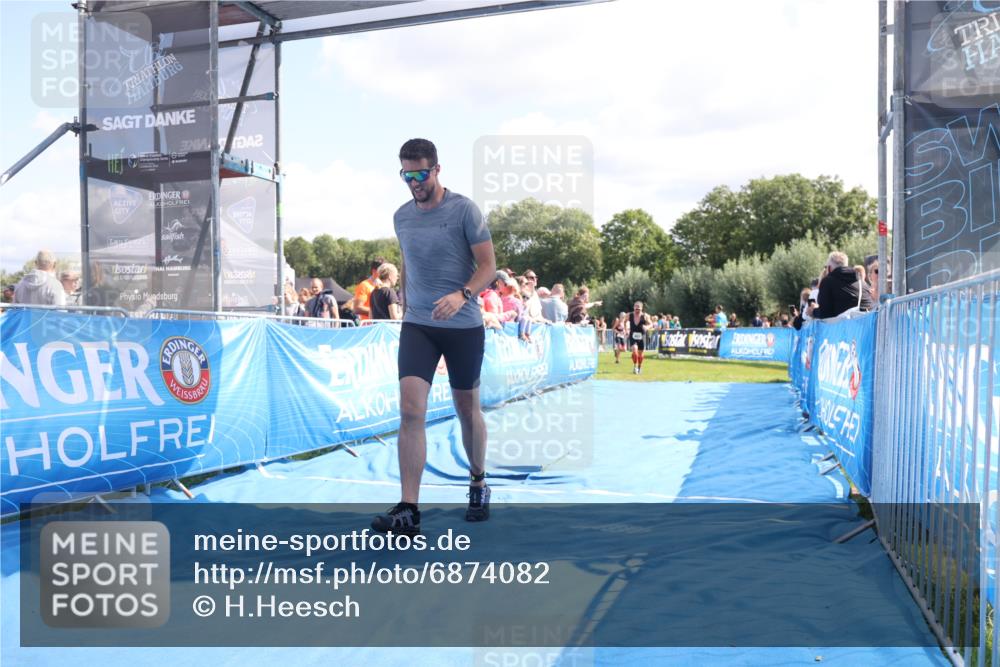 25.08.2024 - Elbe Triathlon Hamburg H.Heesch http://msf.ph/oto/6874082 25.08.2024 11:38:38 Ziel 401, 628, 650 meine-sportfotos.de