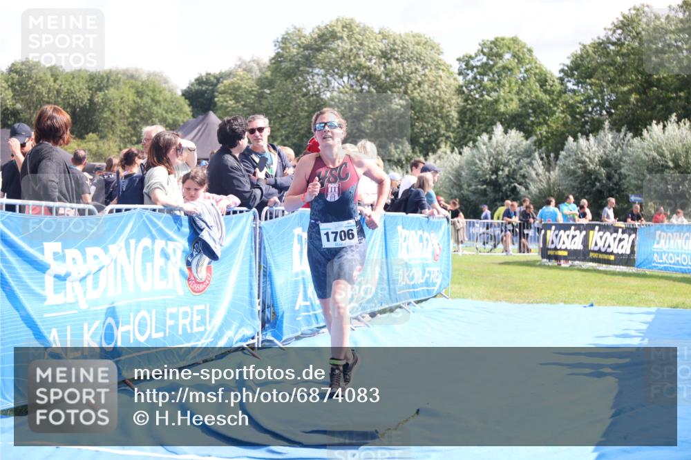 25.08.2024 - Elbe Triathlon Hamburg H.Heesch http://msf.ph/oto/6874083 25.08.2024 12:01:03 Ziel 382, 1706 meine-sportfotos.de
