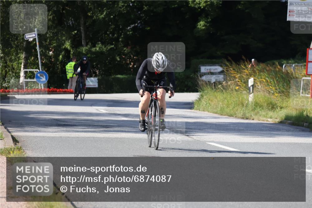 25.08.2024 - Elbe Triathlon Hamburg Fuchs,  Jonas http://msf.ph/oto/6874087 25.08.2024 11:26:31 Radfahren 1700 meine-sportfotos.de