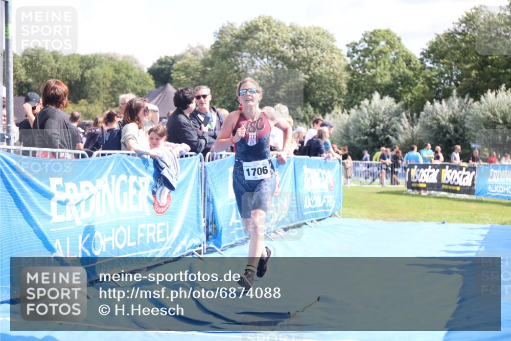 25.08.2024 - Elbe Triathlon Hamburg H.Heesch http://msf.ph/oto/6874088 25.08.2024 12:01:03 Ziel 382, 1706 meine-sportfotos.de