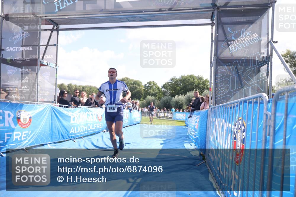 25.08.2024 - Elbe Triathlon Hamburg H.Heesch http://msf.ph/oto/6874096 25.08.2024 11:12:12 Ziel 268, 323, 390, 399 meine-sportfotos.de