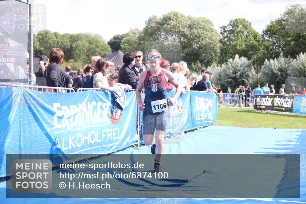 25.08.2024 - Elbe Triathlon Hamburg H.Heesch http://msf.ph/oto/6874100 25.08.2024 12:01:03 Ziel 382, 1706 meine-sportfotos.de