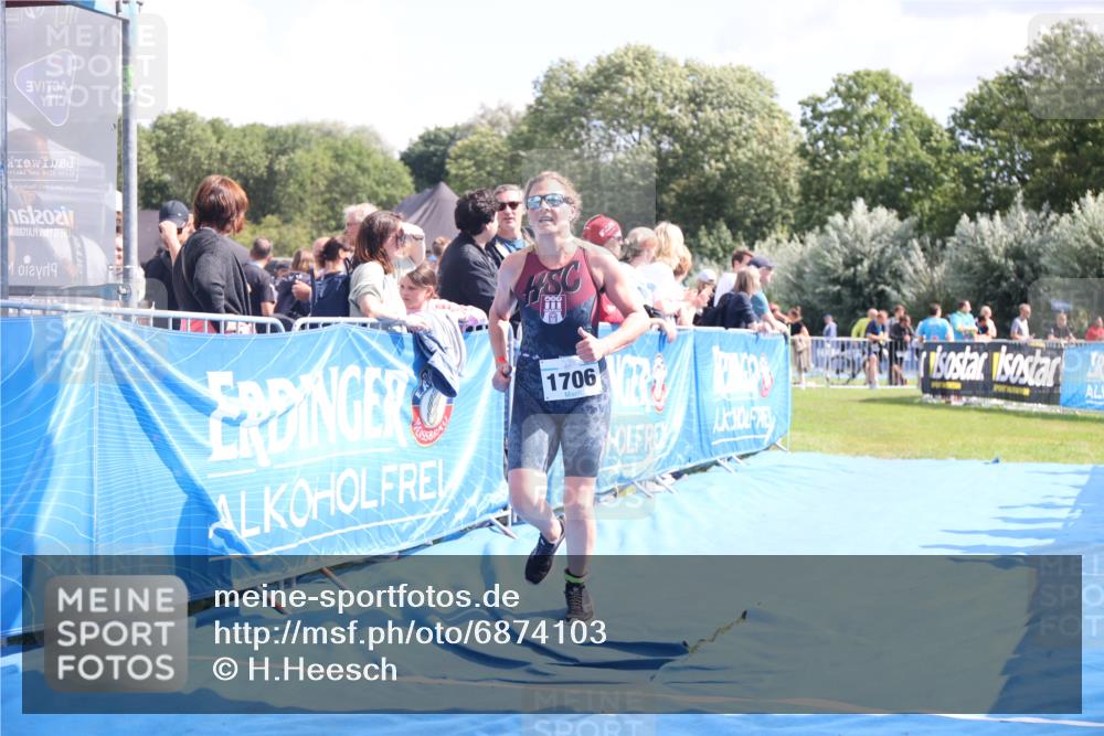 25.08.2024 - Elbe Triathlon Hamburg H.Heesch http://msf.ph/oto/6874103 25.08.2024 12:01:03 Ziel 382, 1706 meine-sportfotos.de