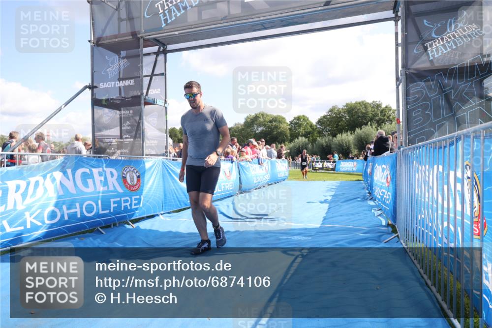 25.08.2024 - Elbe Triathlon Hamburg H.Heesch http://msf.ph/oto/6874106 25.08.2024 11:38:38 Ziel 401, 628, 650 meine-sportfotos.de