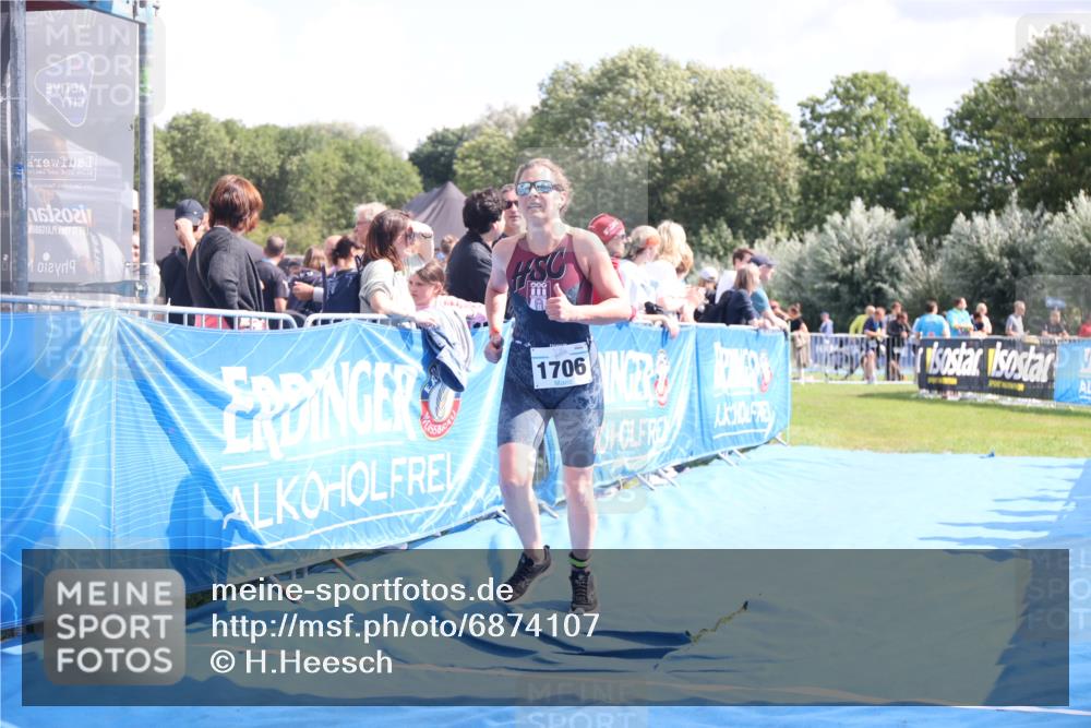 25.08.2024 - Elbe Triathlon Hamburg H.Heesch http://msf.ph/oto/6874107 25.08.2024 12:01:03 Ziel 382, 1706 meine-sportfotos.de