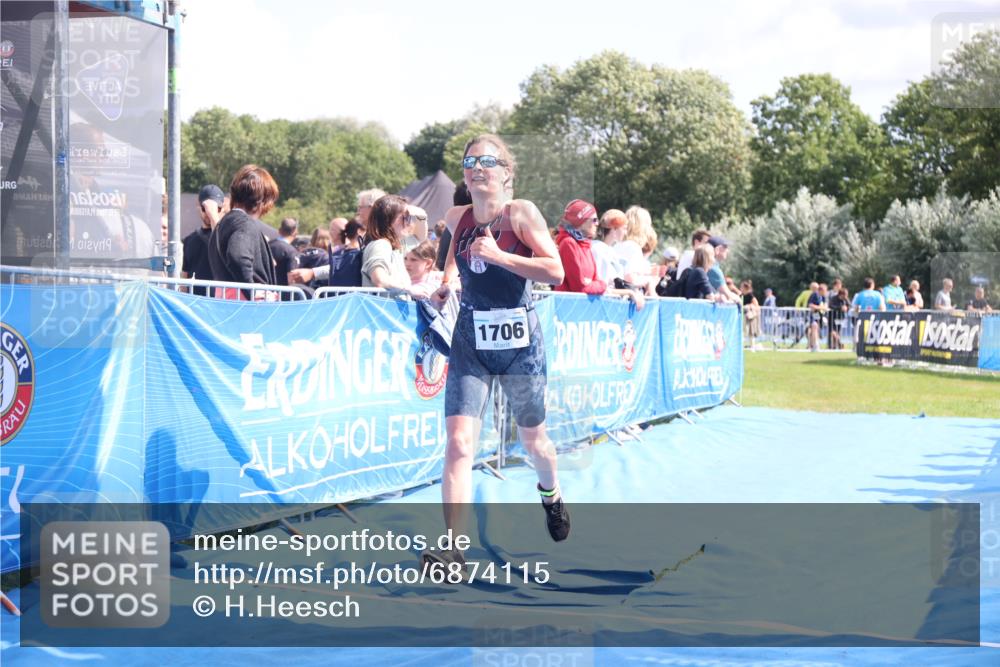 25.08.2024 - Elbe Triathlon Hamburg H.Heesch http://msf.ph/oto/6874115 25.08.2024 12:01:03 Ziel 382, 1706 meine-sportfotos.de