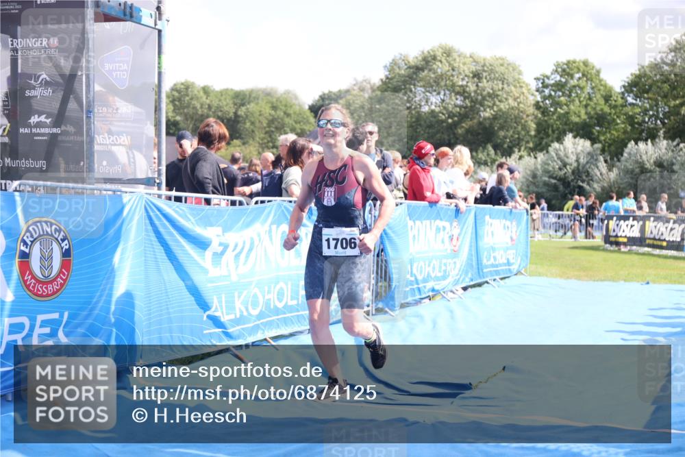 25.08.2024 - Elbe Triathlon Hamburg H.Heesch http://msf.ph/oto/6874125 25.08.2024 12:01:03 Ziel 382, 1706 meine-sportfotos.de