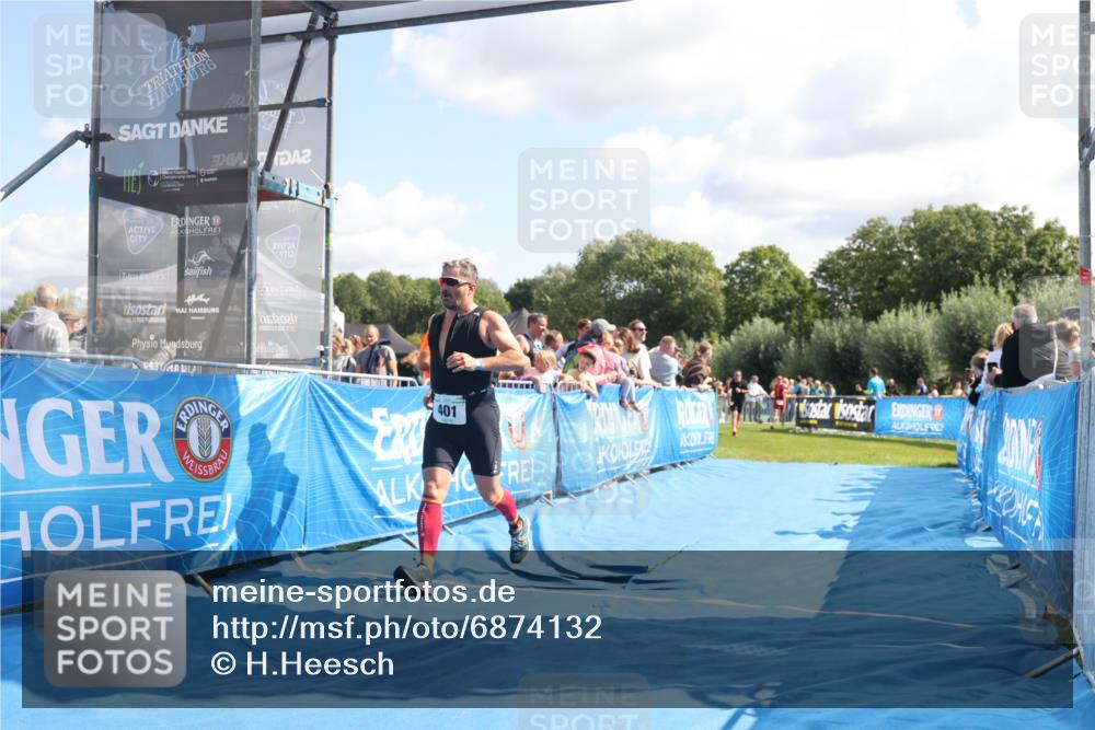 25.08.2024 - Elbe Triathlon Hamburg H.Heesch http://msf.ph/oto/6874132 25.08.2024 11:38:42 Ziel 401, 628, 770 meine-sportfotos.de