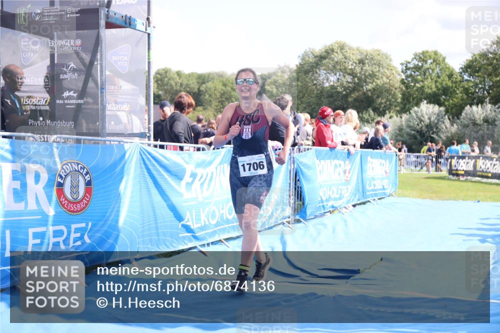 25.08.2024 - Elbe Triathlon Hamburg H.Heesch http://msf.ph/oto/6874136 25.08.2024 12:01:04 Ziel 382, 1706 meine-sportfotos.de