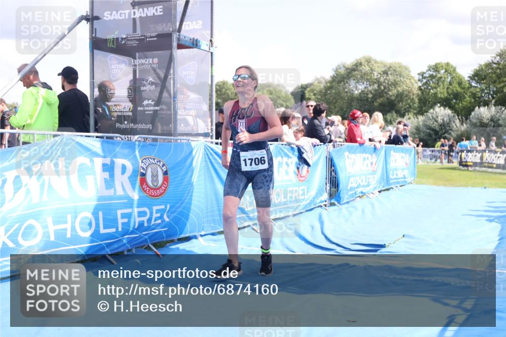 25.08.2024 - Elbe Triathlon Hamburg H.Heesch http://msf.ph/oto/6874160 25.08.2024 12:01:04 Ziel 382, 1706 meine-sportfotos.de