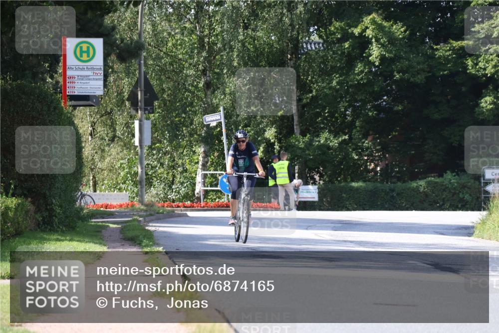 25.08.2024 - Elbe Triathlon Hamburg Fuchs,  Jonas http://msf.ph/oto/6874165 25.08.2024 11:27:06 Radfahren 1675 meine-sportfotos.de