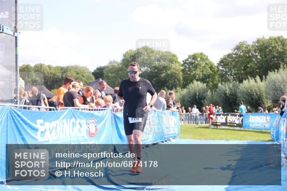 25.08.2024 - Elbe Triathlon Hamburg H.Heesch http://msf.ph/oto/6874178 25.08.2024 11:38:48 Ziel 401, 770 meine-sportfotos.de