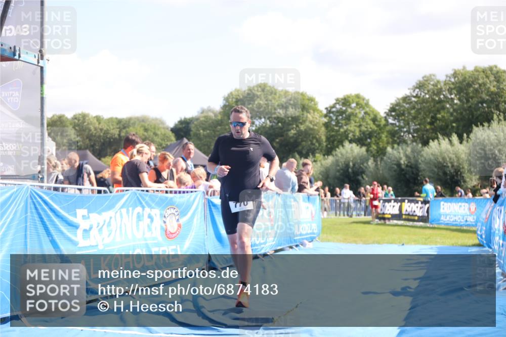 25.08.2024 - Elbe Triathlon Hamburg H.Heesch http://msf.ph/oto/6874183 25.08.2024 11:38:48 Ziel 401, 770 meine-sportfotos.de