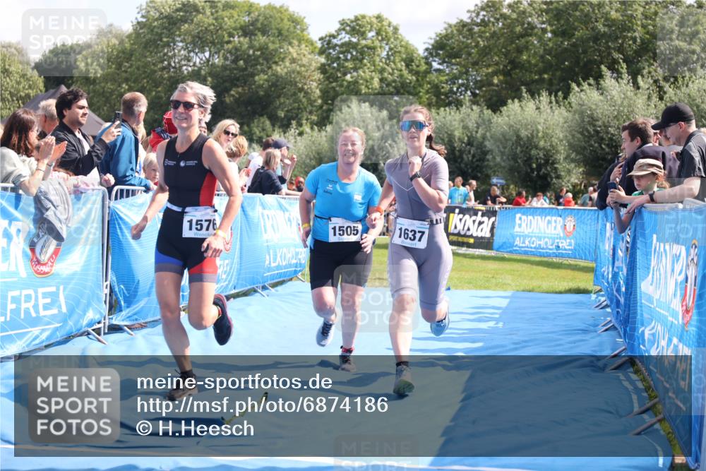 25.08.2024 - Elbe Triathlon Hamburg H.Heesch http://msf.ph/oto/6874186 25.08.2024 12:01:16 Ziel 1505, 1576, 1637, 1663 meine-sportfotos.de
