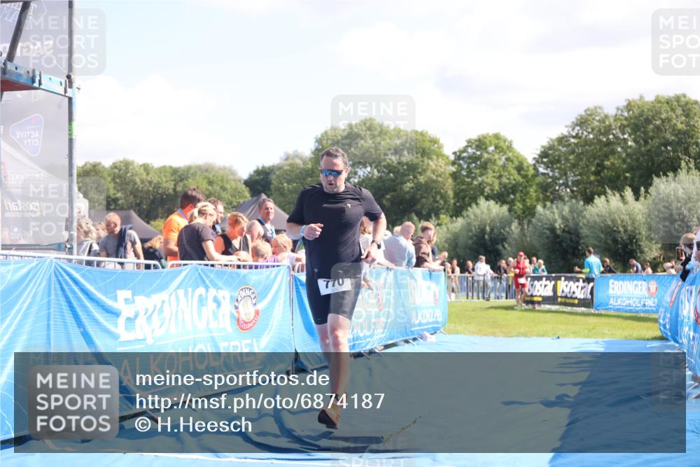 25.08.2024 - Elbe Triathlon Hamburg H.Heesch http://msf.ph/oto/6874187 25.08.2024 11:38:48 Ziel 401, 770 meine-sportfotos.de