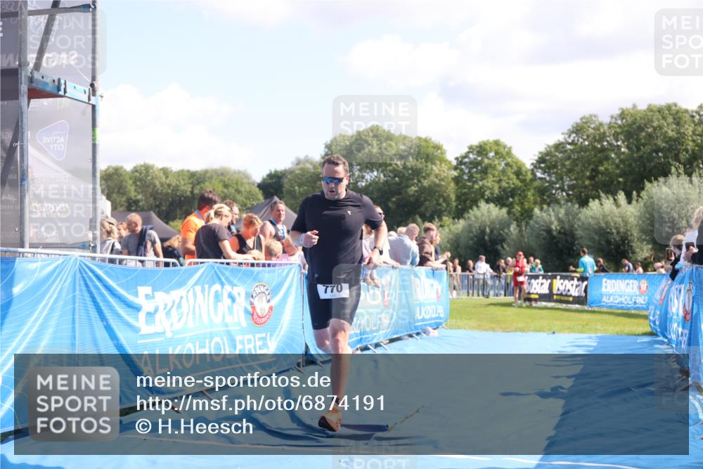 25.08.2024 - Elbe Triathlon Hamburg H.Heesch http://msf.ph/oto/6874191 25.08.2024 11:38:48 Ziel 401, 770 meine-sportfotos.de