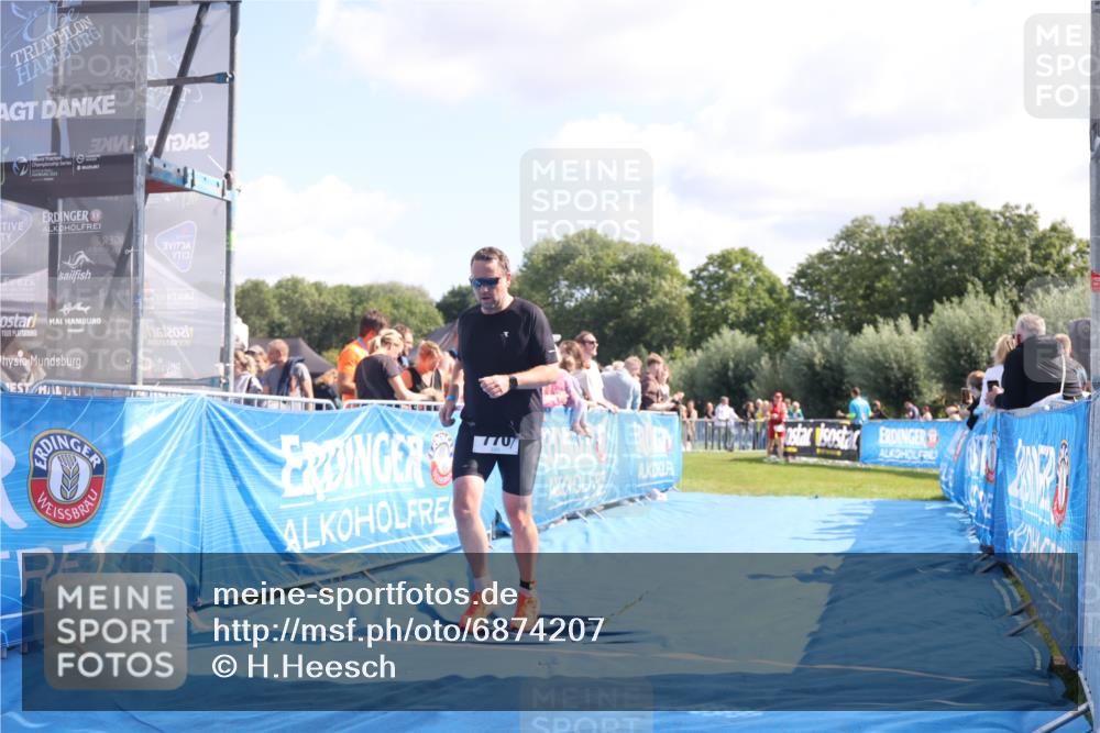 25.08.2024 - Elbe Triathlon Hamburg H.Heesch http://msf.ph/oto/6874207 25.08.2024 11:38:48 Ziel 401, 770 meine-sportfotos.de