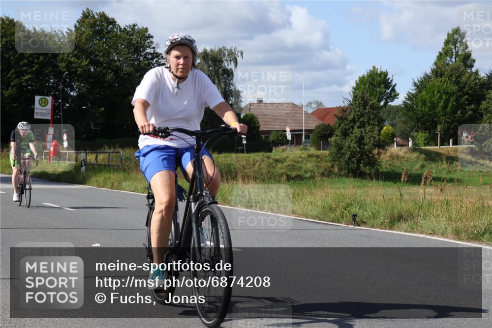 25.08.2024 - Elbe Triathlon Hamburg Fuchs,  Jonas http://msf.ph/oto/6874208 25.08.2024 11:28:07 Radfahren 1582, 1639 meine-sportfotos.de
