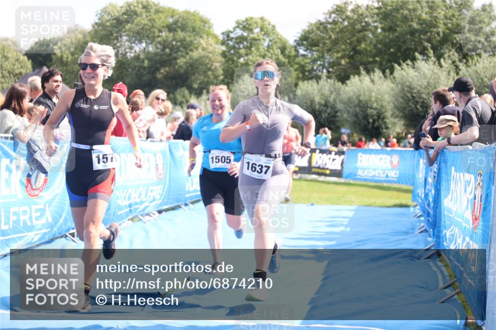 25.08.2024 - Elbe Triathlon Hamburg H.Heesch http://msf.ph/oto/6874210 25.08.2024 12:01:16 Ziel 1505, 1576, 1637, 1663 meine-sportfotos.de