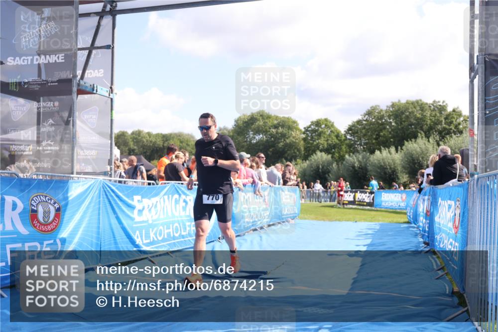 25.08.2024 - Elbe Triathlon Hamburg H.Heesch http://msf.ph/oto/6874215 25.08.2024 11:38:48 Ziel 401, 770 meine-sportfotos.de