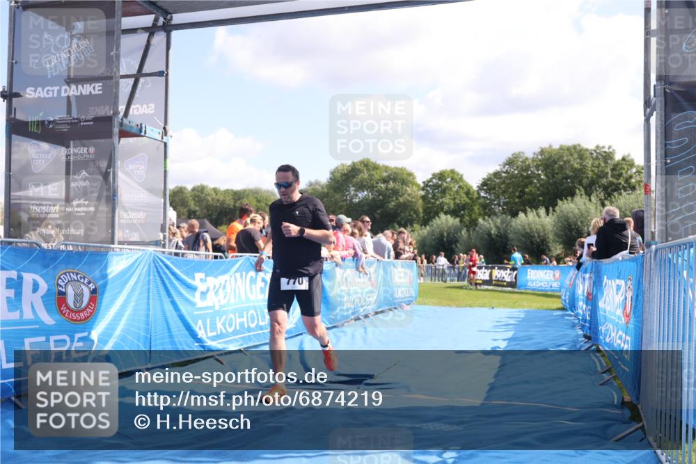 25.08.2024 - Elbe Triathlon Hamburg H.Heesch http://msf.ph/oto/6874219 25.08.2024 11:38:48 Ziel 401, 770 meine-sportfotos.de