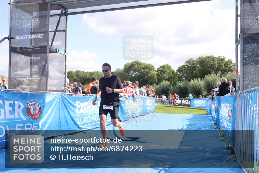 25.08.2024 - Elbe Triathlon Hamburg H.Heesch http://msf.ph/oto/6874223 25.08.2024 11:38:48 Ziel 401, 770 meine-sportfotos.de