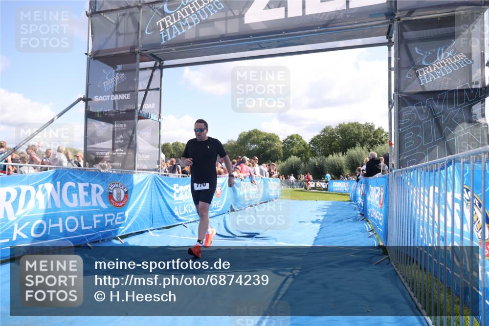 25.08.2024 - Elbe Triathlon Hamburg H.Heesch http://msf.ph/oto/6874239 25.08.2024 11:38:49 Ziel 401, 770 meine-sportfotos.de