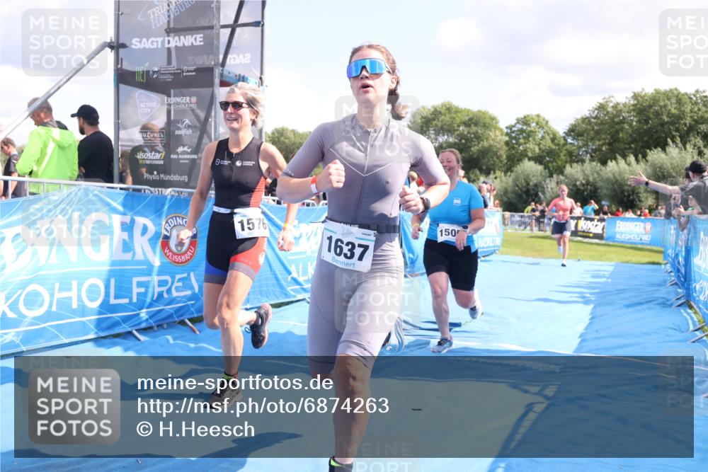 25.08.2024 - Elbe Triathlon Hamburg H.Heesch http://msf.ph/oto/6874263 25.08.2024 12:01:17 Ziel 1505, 1576, 1637, 1663 meine-sportfotos.de