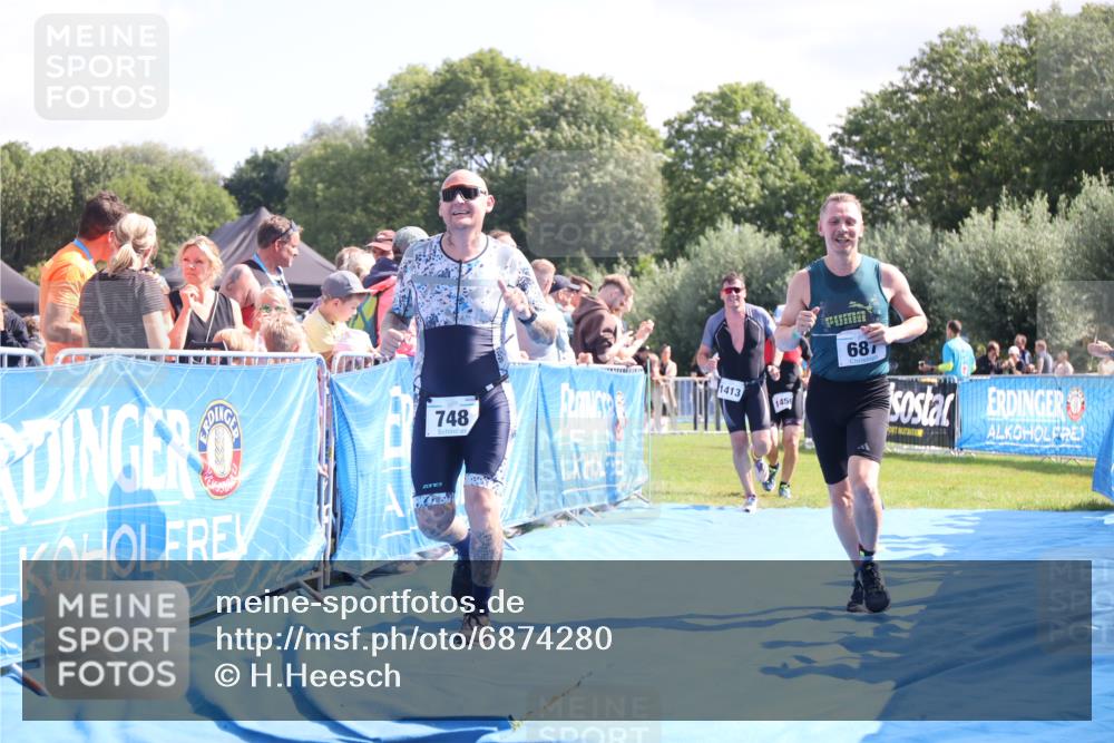 25.08.2024 - Elbe Triathlon Hamburg H.Heesch http://msf.ph/oto/6874280 25.08.2024 11:39:00 Ziel 687, 748, 1413, 1456 meine-sportfotos.de