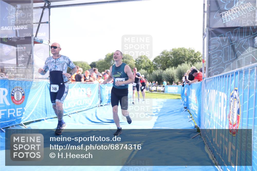 25.08.2024 - Elbe Triathlon Hamburg H.Heesch http://msf.ph/oto/6874316 25.08.2024 11:39:01 Ziel 687, 748, 1413, 1456 meine-sportfotos.de
