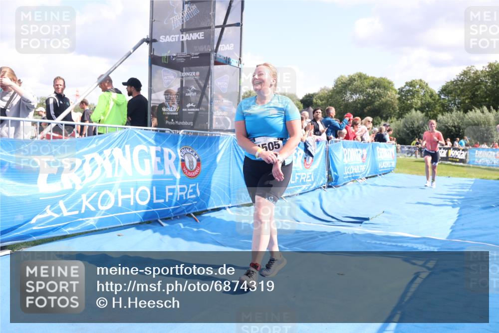 25.08.2024 - Elbe Triathlon Hamburg H.Heesch http://msf.ph/oto/6874319 25.08.2024 12:01:18 Ziel 1505, 1576, 1637, 1663 meine-sportfotos.de