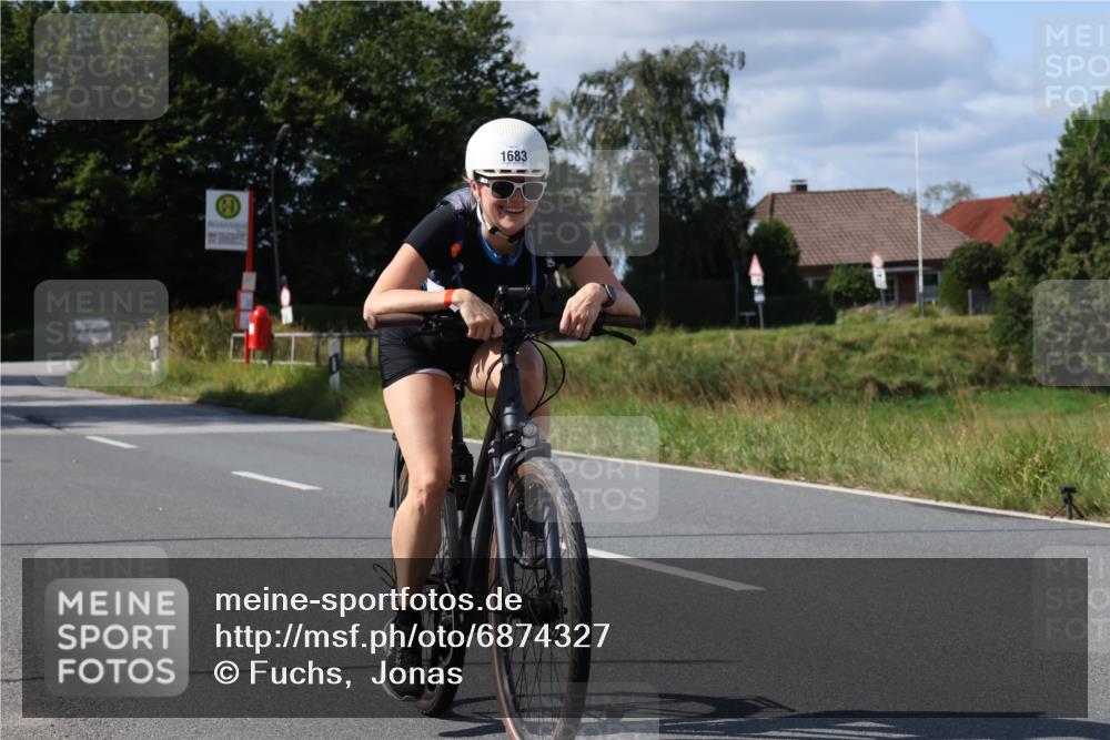 25.08.2024 - Elbe Triathlon Hamburg Fuchs,  Jonas http://msf.ph/oto/6874327 25.08.2024 11:29:54 Radfahren 1683, 1668 meine-sportfotos.de