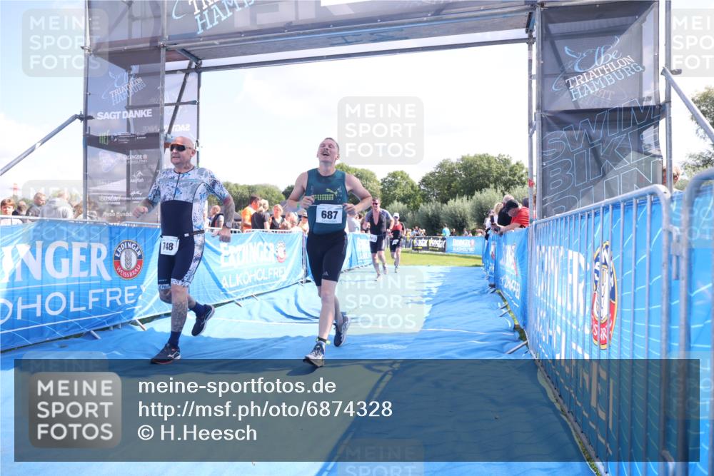 25.08.2024 - Elbe Triathlon Hamburg H.Heesch http://msf.ph/oto/6874328 25.08.2024 11:39:01 Ziel 687, 748, 1413, 1456 meine-sportfotos.de