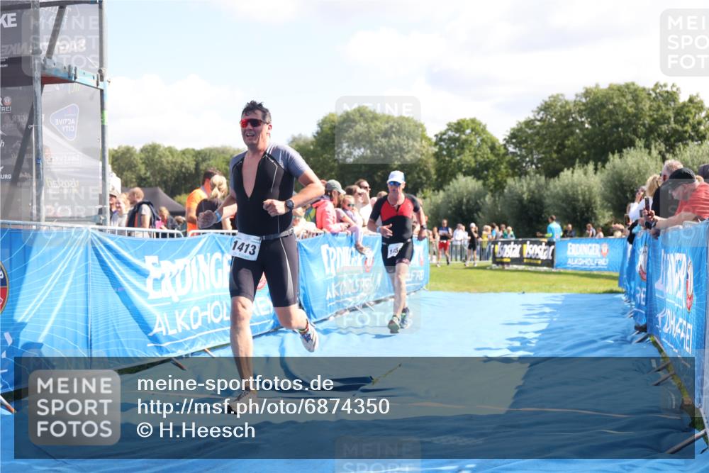 25.08.2024 - Elbe Triathlon Hamburg H.Heesch http://msf.ph/oto/6874350 25.08.2024 11:39:03 Ziel 687, 748, 1413, 1456 meine-sportfotos.de