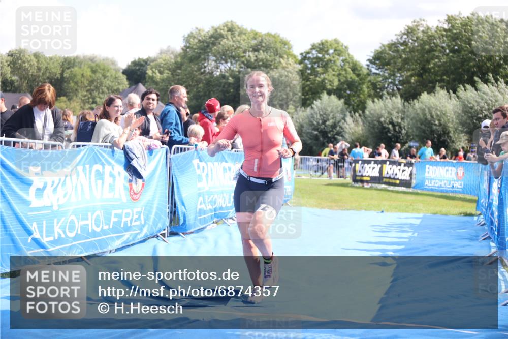 25.08.2024 - Elbe Triathlon Hamburg H.Heesch http://msf.ph/oto/6874357 25.08.2024 12:01:19 Ziel 1505, 1576, 1637, 1663 meine-sportfotos.de