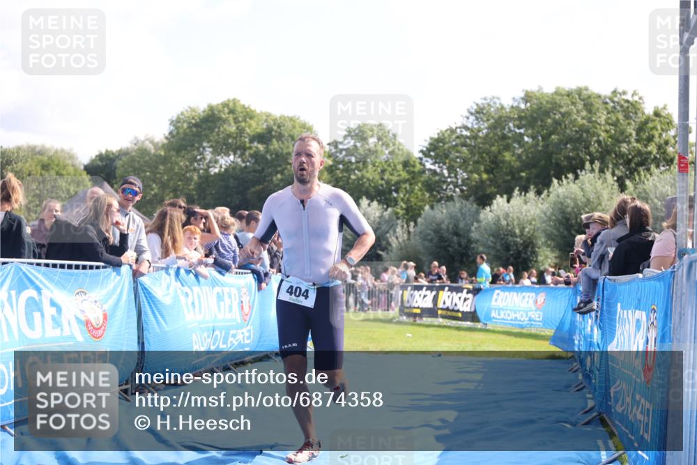 25.08.2024 - Elbe Triathlon Hamburg H.Heesch http://msf.ph/oto/6874358 25.08.2024 11:12:33 Ziel 134, 404, 414 meine-sportfotos.de