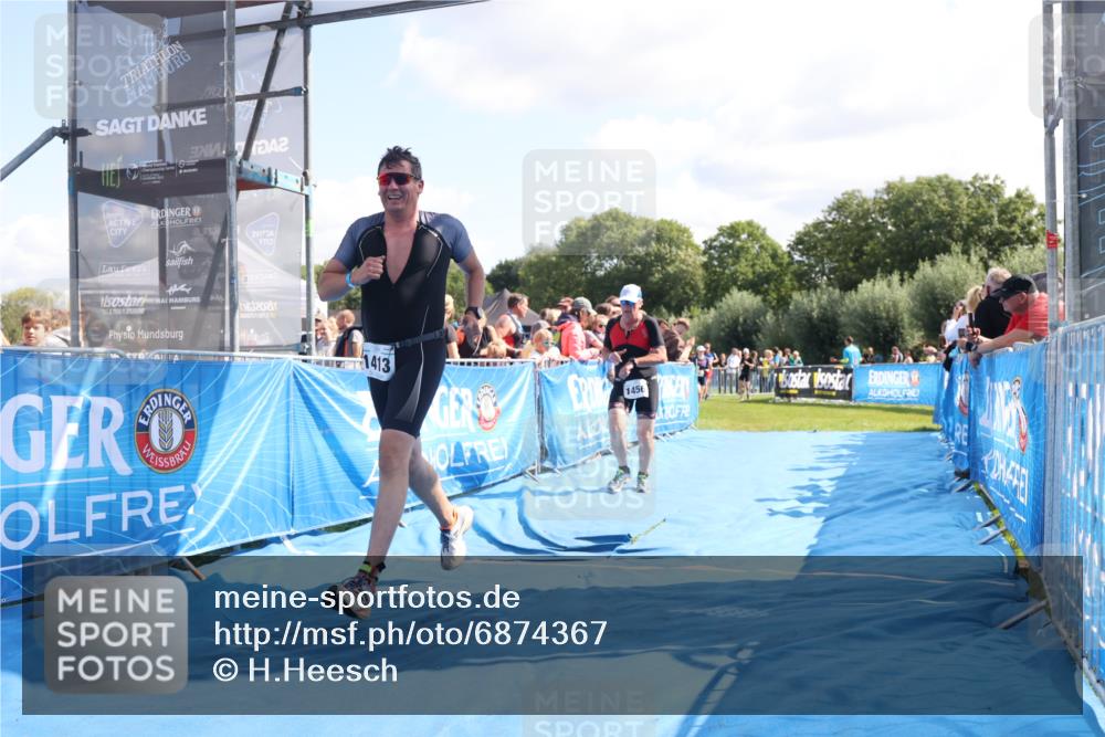 25.08.2024 - Elbe Triathlon Hamburg H.Heesch http://msf.ph/oto/6874367 25.08.2024 11:39:03 Ziel 687, 748, 1413, 1456 meine-sportfotos.de