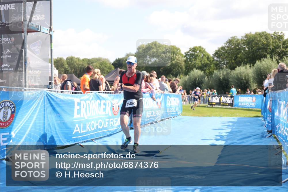 25.08.2024 - Elbe Triathlon Hamburg H.Heesch http://msf.ph/oto/6874376 25.08.2024 11:39:04 Ziel 687, 748, 1413, 1456 meine-sportfotos.de