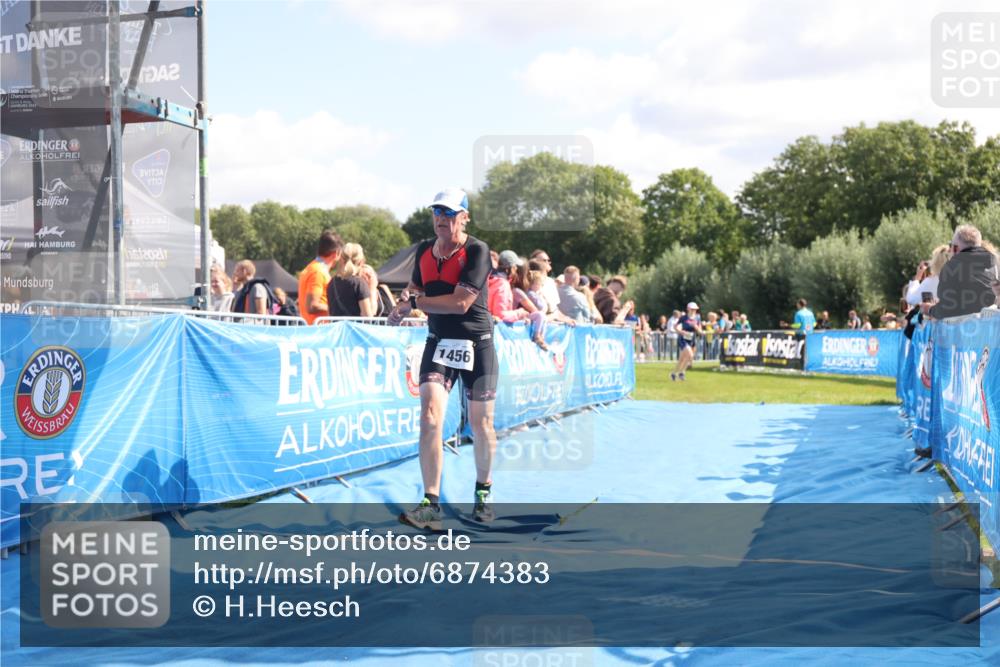 25.08.2024 - Elbe Triathlon Hamburg H.Heesch http://msf.ph/oto/6874383 25.08.2024 11:39:04 Ziel 687, 748, 1413, 1456 meine-sportfotos.de