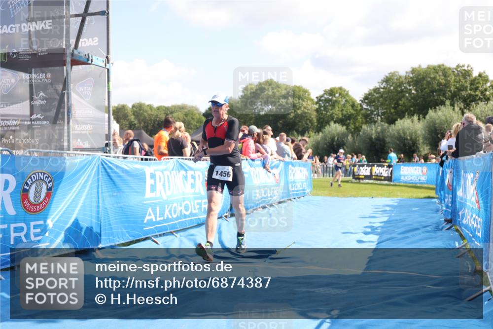 25.08.2024 - Elbe Triathlon Hamburg H.Heesch http://msf.ph/oto/6874387 25.08.2024 11:39:04 Ziel 687, 748, 1413, 1456 meine-sportfotos.de