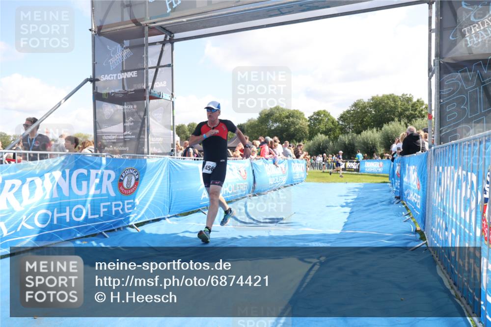 25.08.2024 - Elbe Triathlon Hamburg H.Heesch http://msf.ph/oto/6874421 25.08.2024 11:39:04 Ziel 687, 748, 1413, 1456 meine-sportfotos.de