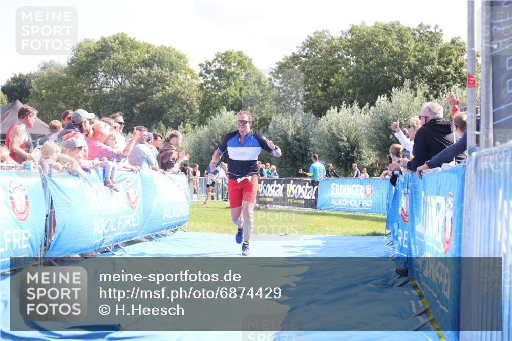 25.08.2024 - Elbe Triathlon Hamburg H.Heesch http://msf.ph/oto/6874429 25.08.2024 11:39:11 Ziel 734, 1456, 1460 meine-sportfotos.de