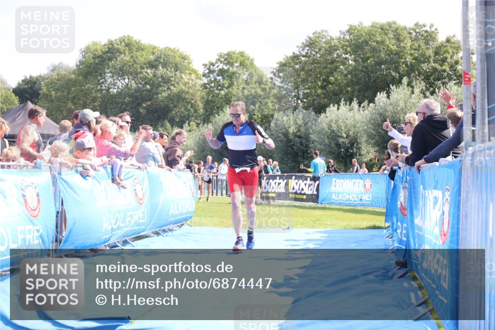 25.08.2024 - Elbe Triathlon Hamburg H.Heesch http://msf.ph/oto/6874447 25.08.2024 11:39:11 Ziel 734, 1456, 1460 meine-sportfotos.de