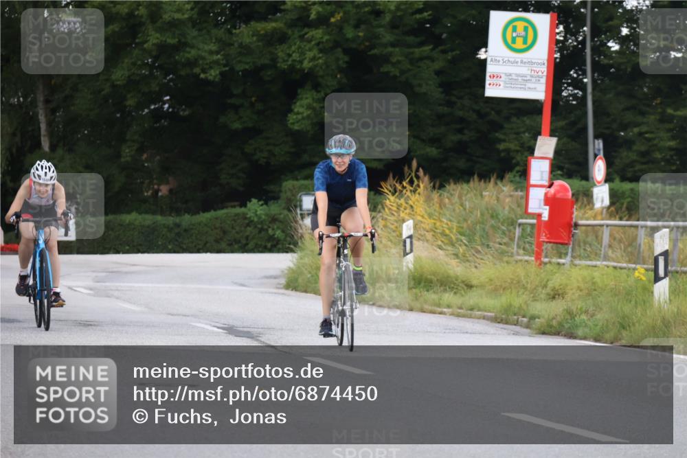 25.08.2024 - Elbe Triathlon Hamburg Fuchs,  Jonas http://msf.ph/oto/6874450 25.08.2024 11:34:23 Radfahren 1648, 1655 meine-sportfotos.de