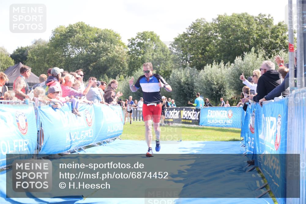 25.08.2024 - Elbe Triathlon Hamburg H.Heesch http://msf.ph/oto/6874452 25.08.2024 11:39:11 Ziel 734, 1456, 1460 meine-sportfotos.de