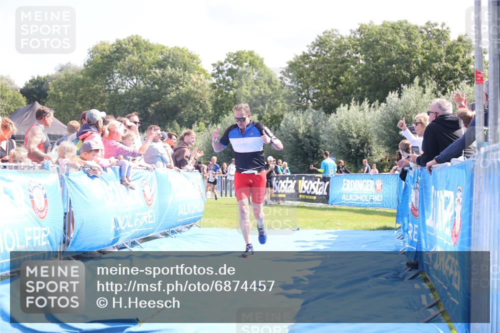 25.08.2024 - Elbe Triathlon Hamburg H.Heesch http://msf.ph/oto/6874457 25.08.2024 11:39:11 Ziel 734, 1456, 1460 meine-sportfotos.de